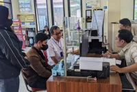 Korban diduga arisan bodong lapor SPKT Trenggalek didampingi kuasa hukum Bambang Purwanto.