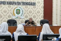 Sukarodin selaku Ketua Komisi IV DPRD Trenggalek terima RDP dari HIMPAUDI Trenggalek terkait Status Guru PAUD Nonformal dan insentif Guru PAUD