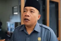 Ketua DPRD Trenggalek Doding Rahmadi saat dikonfirmasi awak media terkait Bupati Trenggalek yang masih tertahan di Arab Saudi.