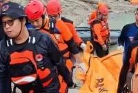 Proses evakuasi pemancing yang hilang di Bendungan Tugu Trenggalek pada Sabtu (14/3/2026).