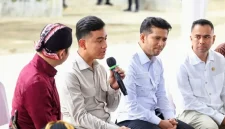 Jagongan dengan Kades Trenggalek, Wapres Gibran: Terima Kasih Masukannya