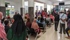 Ilustrasi, pelayanan apotek di RSUD dr. Soedomo Trenggalek beberapa tahun lalu. (Istimewa)