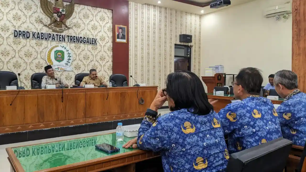 antrean apotek RSUD dr. Soedomo Trenggalek