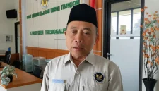 Kepala Kantor Kementerian Haji dan Umrah Trenggalek, Subkan Hamzah saat dikonfirmasi awak media mengenai meninggalnya satu jemaah haji asal Trenggalek pada Selasa (2/6/2026).