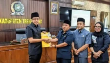 Rapat Paripurna dengan agenda Penyampaian Penjelasan Raperda tentang Pertanggungjawaban Pelaksanaan APBD Kabupaten Trenggalek Tahun Anggaran 2025, Rabu (17/6/2026).