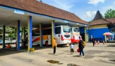 Tarif bus di Trenggalek untuk rute Tulungagung masih Rp8 ribu per penumpang. Namun sejumlah penumpang mengaku membayar Rp10 ribu setelah pengalihan jalur Jembatan Gondang.