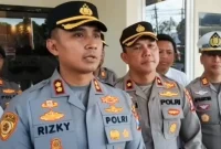 AKBP Rizky Tri Putra Erryka Adi Wijaya dikonfirmasi awak media usai antarkan AKBP Ridwan Maliki ke Madiun