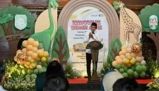 Wakil Bupati Trenggalek Syah Muhammad Natanegara jadi pembicara saat peringatan Hari Anak Sedunia di Pendopo Manggala Praja Nugraha, Rabu (8/7/2026).