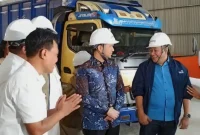 Wakil Gubernur Jawa Timur Emil Elestianto Dardak tinjau fasilitas yang ada di Filial Bulog KP Karangsoko usai peresmian.