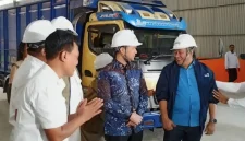 Wakil Gubernur Jawa Timur Emil Elestianto Dardak tinjau fasilitas yang ada di Filial Bulog KP Karangsoko usai peresmian.