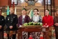Wakil Gubernur Jawa Timur Emil Elestianto Dardak (nomor 2 dari kiri) hadiri Hari Jadi Trenggalek ke ke-832.
