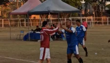 Bupati Trenggalek Mochamad Nur Arifin atau Mas Ipin turut bertanding bersama SS Garuda dalam Dispora Cup Mini Soccer Trenggalek 2026.