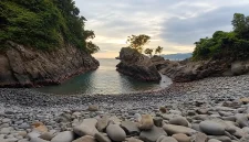 Pantai Kuyon di Desa Nglebeng, Kecamatan Panggul, Kabupaten Trenggalek.