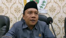 Ketua DPRD Trenggalek Doding Rahmadi saat menerima aspirasi PPDI terkait masa tugas perangkat desa.