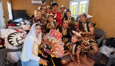 Novita Hardini bersama para seniman jaranan dalam rangkaian Festival Jaranan Trenggalek Terbuka (FJTT) ke-30 2026.