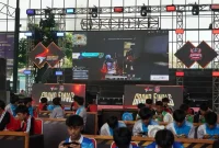 Pelajar mengikuti pertandingan esports dalam kompetisi yang menjadi bagian dari pembinaan atlet muda ESI Trenggalek.