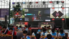 Pelajar mengikuti pertandingan esports dalam kompetisi yang menjadi bagian dari pembinaan atlet muda ESI Trenggalek.
