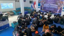 Suasana perhelatan turnamen Mobile Legends di kantor DPC Demokrat Trenggalek, Minggu (13/9/2026).