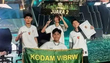 Ahmad Zidny Mubarok (kiri) wakili Kodam V/Brawijaya sabet juara 2 Panglima TNI Esports Championship 2026.