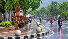 Foto Alun-alun Trenggalek diguyur hujan dari IST edited by Chat GPT