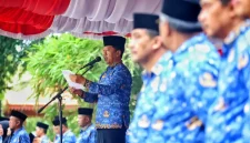 Pj Sekda Trenggalek ST. Triadi Admono pimpin upacara Hari Jadi Jatim ke-81 di halaman Pendopo Manggala Praja Nugraha, Senin (12/10/2026).