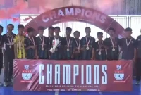 Pemain dan tim pelatih D’SON Futsal Academy Trenggalek berfoto bersama trofi dan medali setelah menjuarai AAFI League KU-13 Regional Tulungagung 2026.
