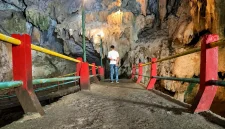 Kondisi bagian dalam Goa Lowo di Trenggalek yang menjadi salah satu destinasi dalam rencana revitalisasi pariwisata pada 2027.