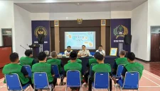 Warga binaan Rutan Kelas IIB Trenggalek mengikuti pelatihan pembuatan telur asin dan kewirausahaan.