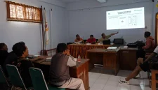 Askab PSSI Trenggalek mensosialisasikan persiapan TSL 2026 kepada klub peserta.